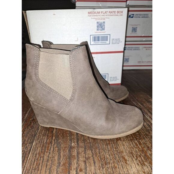 9M Rampage Brown Ram Mousy Wedge Heel Ankle Boots Booties Shoes Stretch Gore - Picture 1 of 7